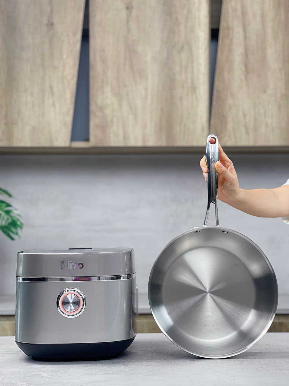 Mua nồi cơm Olivo RC86 lòng inox tặng kèm chảo Olivo mã 2055 trị giá 990k. - Hình ảnh 4